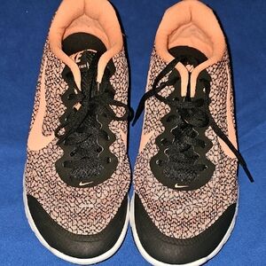 Nike Black and Pink Speckled Sneakers Sporty Low-Top